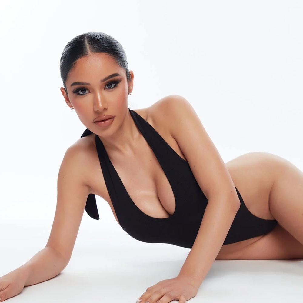 Fashion nova black halter ribbed bodysuit